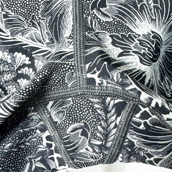 🤖 28. LULULEMON Speed Up Tight FO Luxtreme 28” Nouveau Starlight Black White 2 - Picture 3 of 9